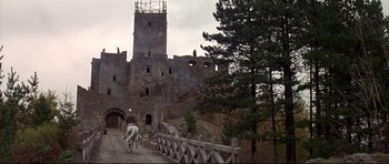 Movie still from “DragonHeart” (1996), directed by Rob Cohen – A man riding a horse in front of an old castle; Extreme Wide shot, Low angle
