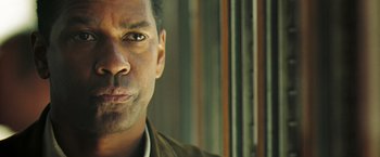Movie still from “Deja Vu” (2006), directed by Tony Scott – A man's face in front of a window; Close Up shot, Over the shoulder angle