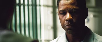 Movie still from “Deja Vu” (2006), directed by Tony Scott – A person wearing a white shirt; Close Up shot, Low angle