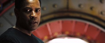 Movie still from “Deja Vu” (2006), directed by Tony Scott – A man's face in front of a red wall; Close Up shot, Low angle