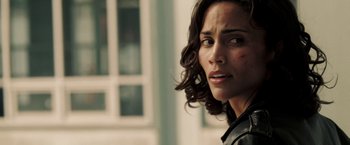 Movie still from “Deja Vu” (2006), directed by Tony Scott – A person wearing a leather jacket; Close Up shot, Over the shoulder angle