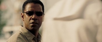 Movie still from “Deja Vu” (2006), directed by Tony Scott – A person wearing sunglasses; Close Up shot, Over the shoulder angle
