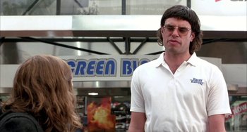 Movie still from “Eagle vs Shark” (2007), directed by Taika Waititi – A man in a white shirt is standing next to a woman in a white shirt; Close Up shot, Low angle