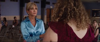 Movie still from “Dumplin'” (2018), directed by Anne Fletcher – A woman in a blue shirt is talking to another woman in a red dress; Close Up shot, Over the shoulder angle
