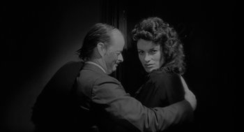 Movie still from “Eraserhead” (1977), directed by David Lynch – A man and a woman are hugging in a black and white photo; Close Up shot, Low angle