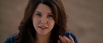 Movie still from “Evan Almighty” (2007), directed by Tom Shadyac – A person holding a cell phone; Close Up shot, Over the shoulder angle