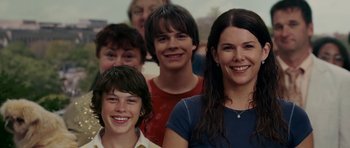 Movie still from “Evan Almighty” (2007), directed by Tom Shadyac – A group of people standing next to each other smiling; Close Up shot, Over the shoulder angle