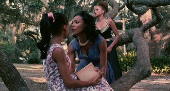 Movie still from “Eve's Bayou” (1997), directed by Kasi Lemmons – A group of women standing next to each other on a tree; Medium shot, Over the shoulder angle