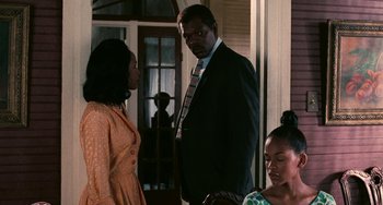 Movie still from “Eve's Bayou” (1997), directed by Kasi Lemmons – A man and two women standing in front of a house; Medium shot, Over the shoulder angle