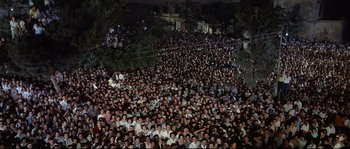 Movie still from “Exodus” (1960), directed by Otto Preminger – A large group of people sitting in the middle of a crowd; Extreme Wide shot, High angle