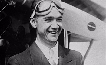 Movie still from “F for Fake” (1973), directed by François Reichenbach – An old black and white photo of a man in a suit and goggles; Close Up shot, Low angle