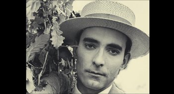 Movie still from “Faces Places” (2017), directed by Agnès Varda – A black and white photo of a man wearing a straw hat; Close Up shot, Low angle
