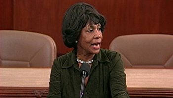 Movie still from “Fahrenheit 9/11” (2004), directed by Michael Moore – An older woman is speaking at a press conference; Close Up shot, Low angle