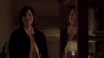 Movie still from “Friends with Money” (2006), directed by Nicole Holofcener – A woman standing in front of a bathroom mirror; Close Up shot, Over the shoulder angle