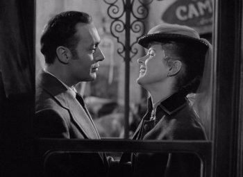 Movie still from “Gaslight” (1944), directed by George Cukor – A black and white photo of a man and a woman looking at each other; Close Up shot, Low angle