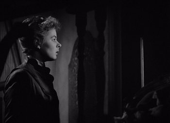 Movie still from “Gaslight” (1944), directed by George Cukor – A black and white photo of a woman looking at a computer screen; Close Up shot, Over the shoulder angle