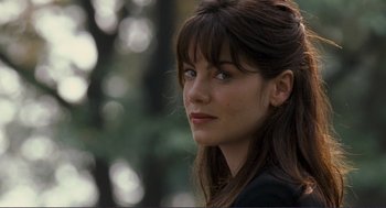 Movie still from “Gone Baby Gone” (2007), directed by Ben Affleck – A person with long hair; Close Up shot, Over the shoulder angle