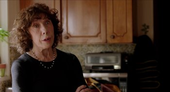 Movie still from “Grandma” (2015), directed by Paul Weitz – An older woman is standing in a kitchen; Close Up shot, Over the shoulder angle