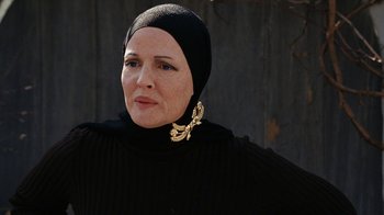 Movie still from “Grey Gardens” (2009), directed by Michael Sucsy – A person wearing a hijab; Close Up shot, Over the shoulder angle