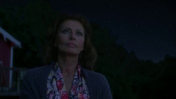 Movie still from “Grumpier Old Men” (1995), directed by Howard Deutch – A woman in a floral shirt looking up at the sky; Close Up shot, Low angle