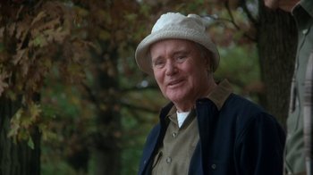 Movie still from “Grumpier Old Men” (1995), directed by Howard Deutch – An older man wearing a white hat in front of a tree; Medium shot, Low angle