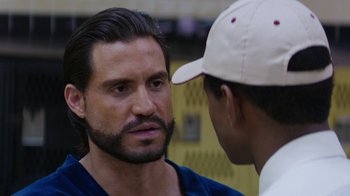 Movie still from “Hands of Stone” (2016), directed by Jonathan Jakubowicz – A man with a beard talking to another man wearing a baseball cap; Close Up shot, Over the shoulder angle