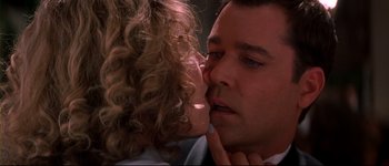 Movie still from “Heartbreakers” (2001), directed by David Mirkin – A man and a woman kissing each other in front of a window; Extreme Close Up shot, Low angle