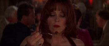 Movie still from “Heartbreakers” (2001), directed by David Mirkin – A person holding a fork; Close Up shot, High angle