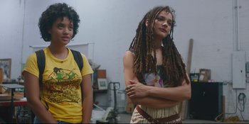 Movie still from “Hearts Beat Loud” (2018), directed by Brett Haley – Two young women standing next to each other in a room; Medium shot, Low angle