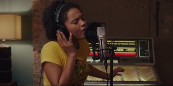 Movie still from “Hearts Beat Loud” (2018), directed by Brett Haley – A woman is singing in a recording studio; Medium shot, Low angle