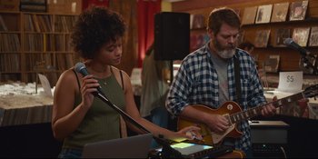 Movie still from “Hearts Beat Loud” (2018), directed by Brett Haley – A man and a woman are playing a guitar; Medium shot, Over the shoulder angle