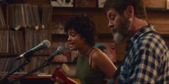 Movie still from “Hearts Beat Loud” (2018), directed by Brett Haley – A woman singing into a microphone next to a bearded man; Medium shot, Over the shoulder angle