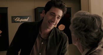 Movie still from “Hollywoodland” (2006), directed by Allen Coulter – A man smiling at an older woman in front of a wall; Close Up shot, Over the shoulder angle