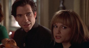 Movie still from “Home for the Holidays” (1995), directed by Jodie Foster – A man and a woman standing next to each other in a room; Close Up shot, Over the shoulder angle