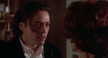 Movie still from “Home for the Holidays” (1995), directed by Jodie Foster – A man and a woman talking to each other; Close Up shot, Over the shoulder angle