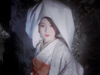 Movie still from “House” (1977), directed by Nobuhiko Ôbayashi – A young woman in a white dress and a white hat; Close Up shot, Low angle