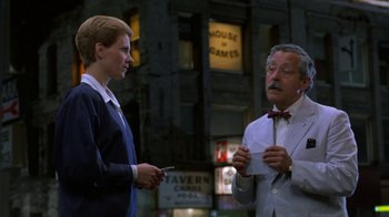 Movie still from “House of Games” (1987), directed by David Mamet – A man and a woman standing next to each other on a street; Medium shot, Over the shoulder angle