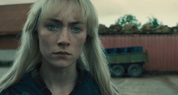 Movie still from “How I Live Now” (2013), directed by Kevin Macdonald – A person with long blonde hair; Close Up shot, Over the shoulder angle