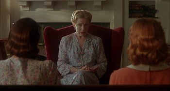 Movie still from “How to Make an American Quilt” (1995), directed by Jocelyn Moorhouse – An older woman sitting on a chair in front of another woman; Medium shot, Over the shoulder angle