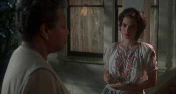 Movie still from “How to Make an American Quilt” (1995), directed by Jocelyn Moorhouse – Two women are standing in front of a window; Medium shot, Over the shoulder angle
