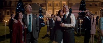 Movie still from “I Give It a Year” (2013), directed by Dan Mazer – A man and a woman hugging each other in front of a christmas tree; Medium shot, Over the shoulder angle