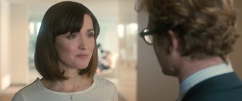 Movie still from “I Give It a Year” (2013), directed by Dan Mazer – A woman and a man are talking to each other; Close Up shot, Over the shoulder angle