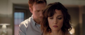 Movie still from “I Give It a Year” (2013), directed by Dan Mazer – A man and a woman standing next to each other; Close Up shot, Over the shoulder angle