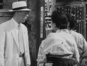 Movie still from “I Live in Fear” (1955), directed by Akira Kurosawa – A black and white photo of a man and a woman talking; Medium shot, Over the shoulder angle