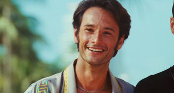 Movie still from “I Love You Phillip Morris” (2009), directed by John Requa – A person wearing a shirt and smiling; Close Up shot, Over the shoulder angle