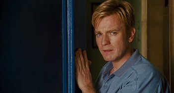 Movie still from “I Love You Phillip Morris” (2009), directed by John Requa – A person leaning against a wall; Close Up shot, Over the shoulder angle