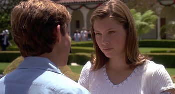 Movie still from “I'll Be Home for Christmas” (1998), directed by Arlene Sanford – A young man and a young woman standing next to each other; Close Up shot, Over the shoulder angle