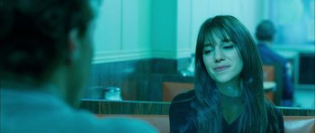 Movie still from “I'm Not There” (2007), directed by Todd Haynes – A woman sitting at a table in front of a mirror; Close Up shot, Over the shoulder angle