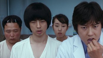 Movie still from “I'm a Cyborg, But That's OK” (2006), directed by Park Chan-wook – A group of young people standing next to each other in a room; Close Up shot, Over the shoulder angle