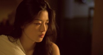 Movie still from “Il Mare” (2000), directed by Hyun-seung Lee – A woman with long black hair is looking down; Close Up shot, High angle